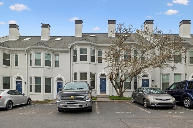 Building Photo - 219 Fairmont Ct Unit B7