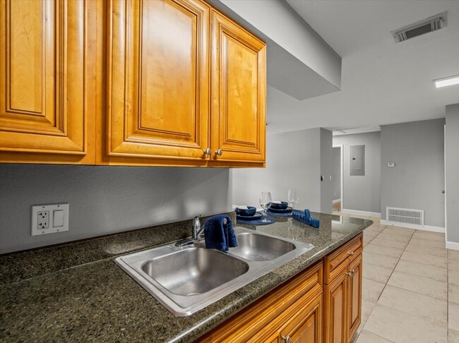 Photo - 230 Thorntree Pl