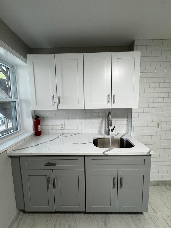 Photo - 45-51-51 Cowles St Unidad 45