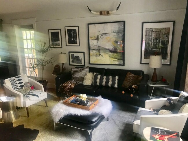 Living area - 215 E Bellefonte Ave Unidad 1