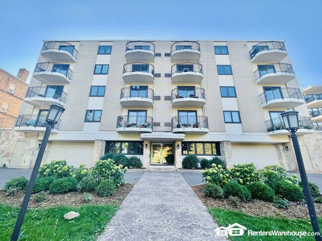 Building Photo - 2928 Dean Pkwy Rental