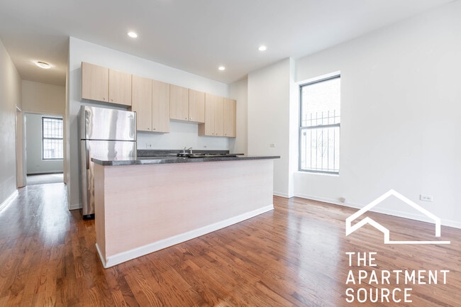Building Photo - 2833 W Medill Ave Unit 1F