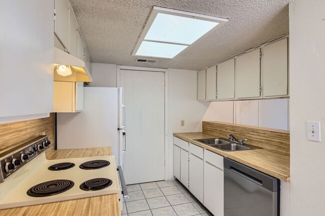 Photo - 2 Bedroom Condo in West Lake Hills- Eanes ISD