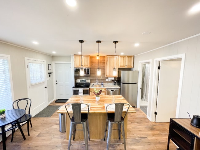 Photo - 1845 Portland St Unit 2