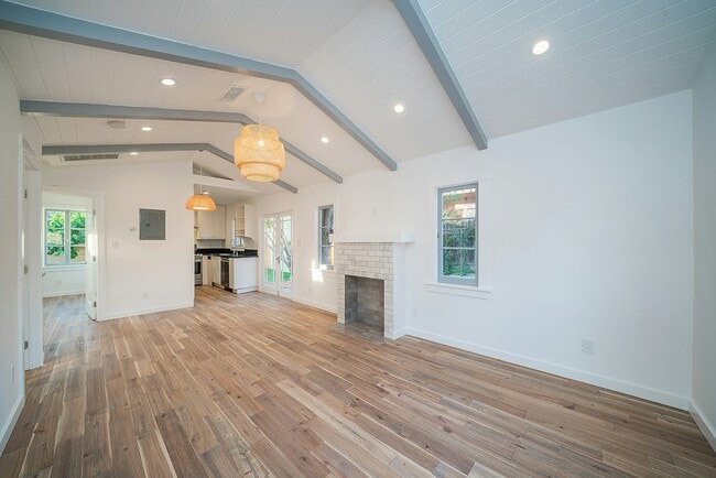 Photo - 511 Micheltorena St