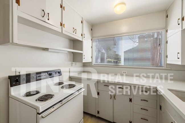 3841 Marshall Ave