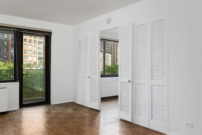 Photo - 201 W 70th St