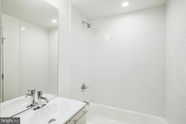Photo - 1842 E Harold St Unit 4