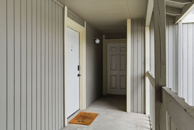 Photo - 6121 E 6th Ave