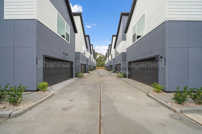 Photo - 28G Bucan St Unidad E