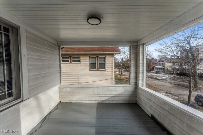 Photo - 11913 Buckingham Ave Unidad 2/UP