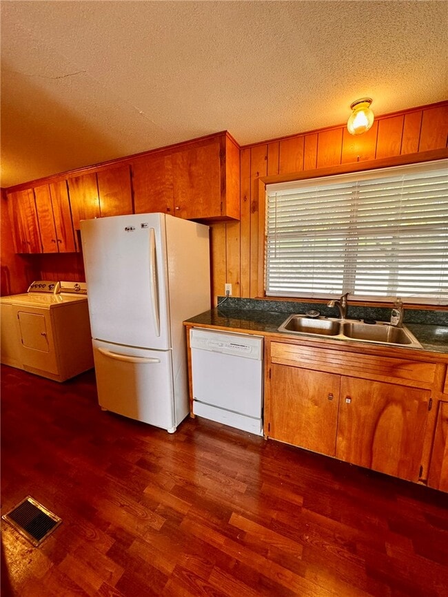 Building Photo - 15344 Dutchmans Dr