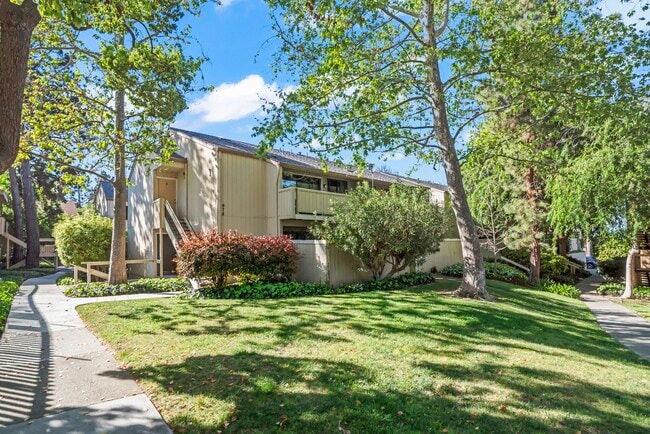 Building Photo - 978 Kiely Blvd Unit E
