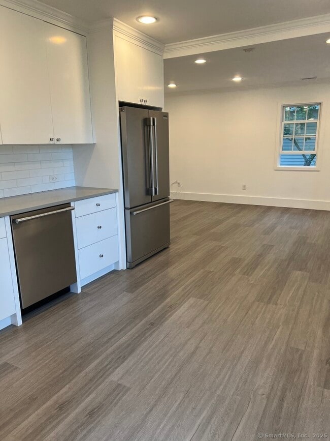 Photo - 693 Boston Post Rd