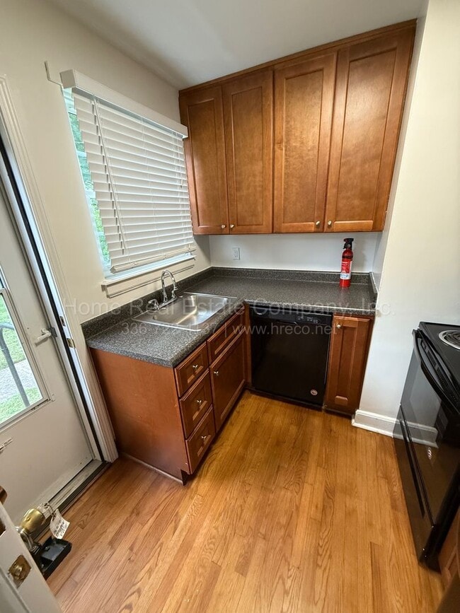 Building Photo - 2636 Greenbrier Rd Rental
