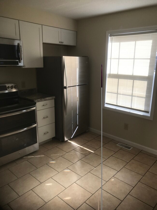 102 E Unaka Ave