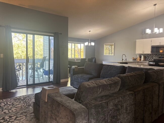 Photo - 5 Round Lake Trl