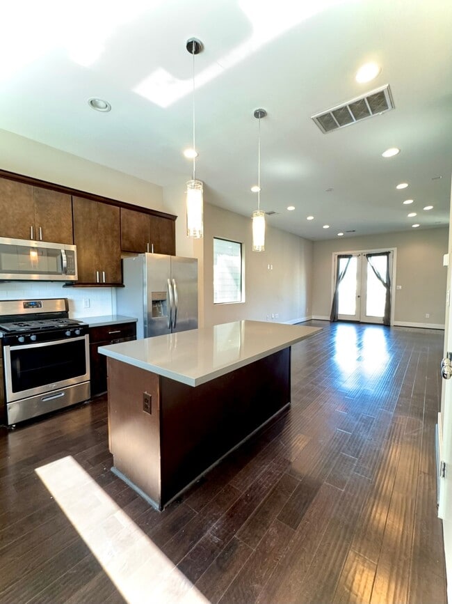 Building Photo - 1613 Milby St