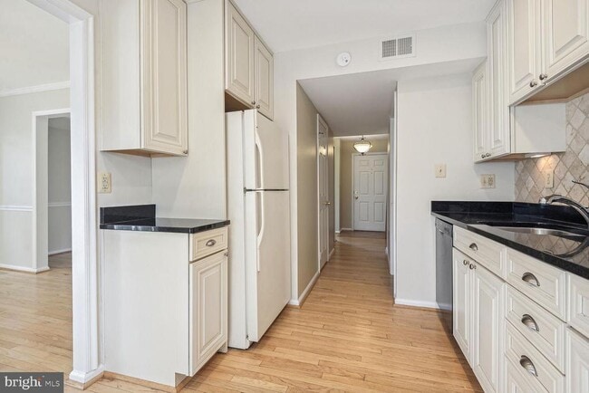 Building Photo - 2772 Knollside Ln