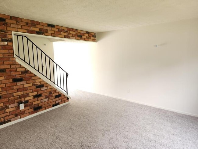 3250 Strawberry Ln