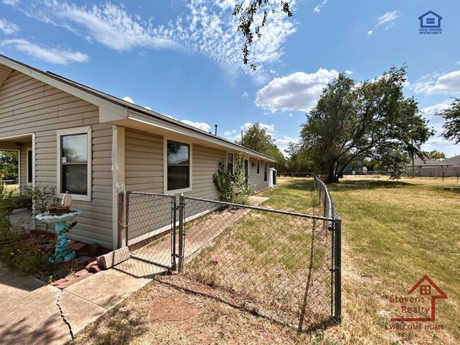 Photo - 1302 SW Texas Ave