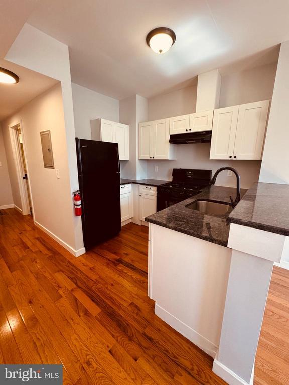 Photo - 221 Market St