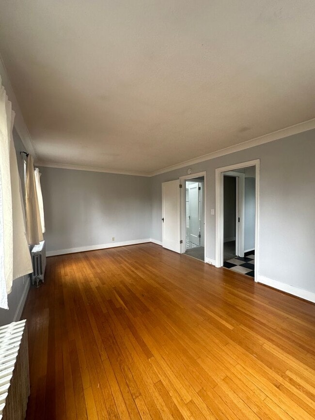 Photo - Vintage 1 bedroom unit - close 2 transport...