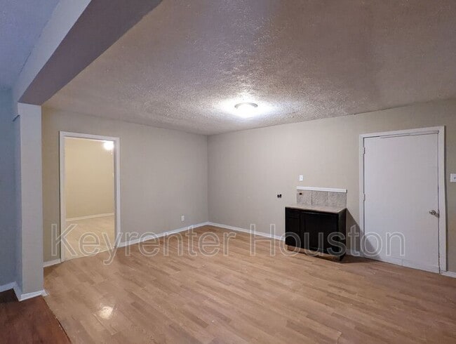 Photo - 2016 Creston Dr