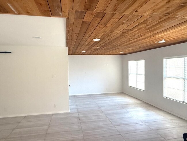 Photo - 608 Sesame Ln