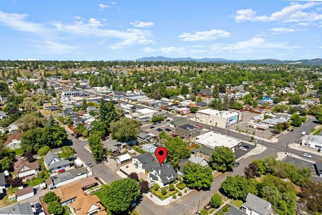 Photo - Beautiful Audubon 5 Bedroom Home! - Available now!