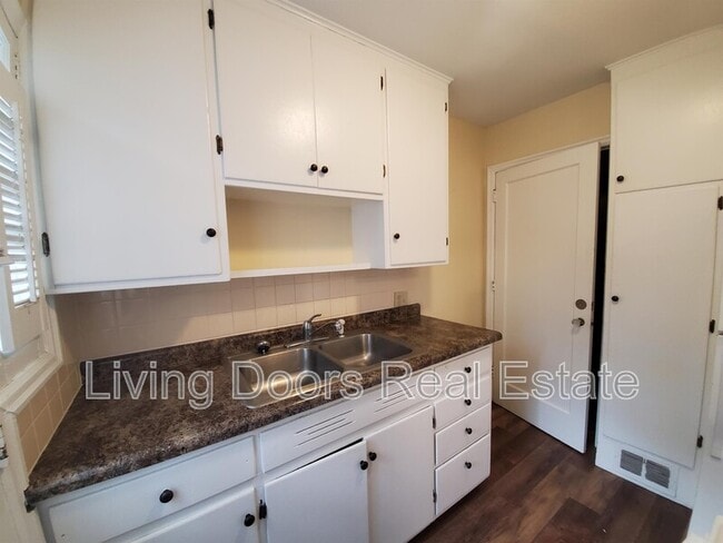 Photo - 314 S 47th St