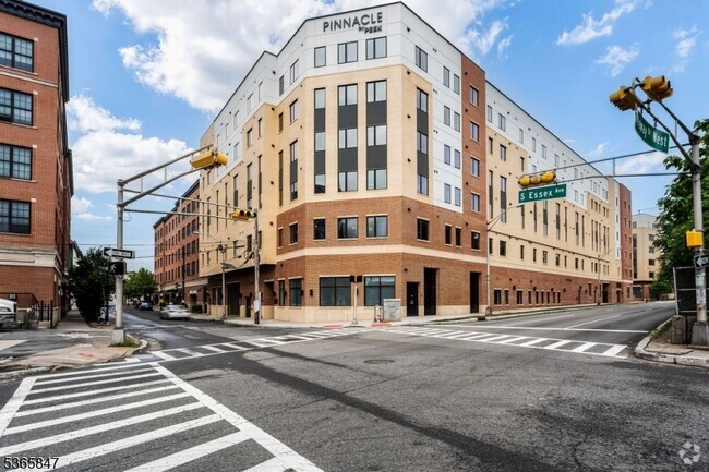 Building Photo - 72 S Essex Ave Unit 618 Rental