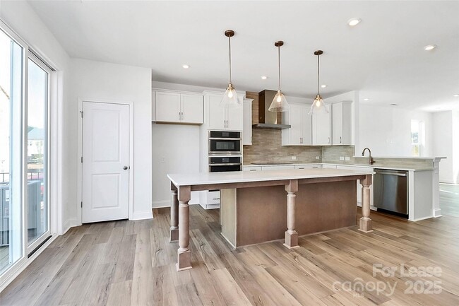 Building Photo - 7118 Westrow Ave