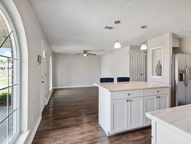 Photo - 1105 Warren Dr