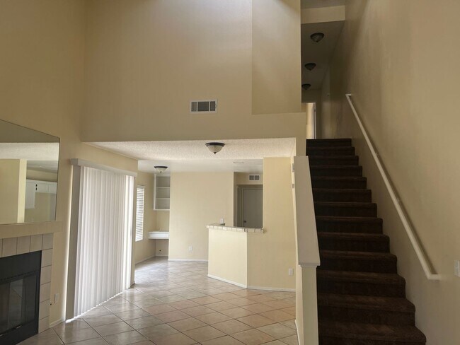 Photo - 2BD/ 3BTH TOWNHOUSE EAST PALMDALE