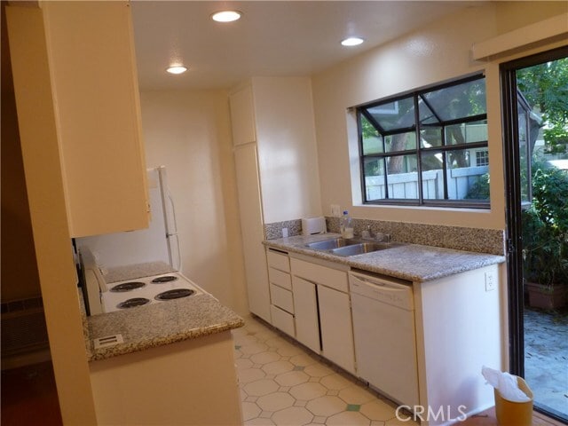 Photo - 215 Springview