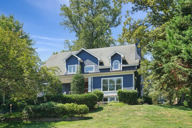 1530 Forest Villa Ln