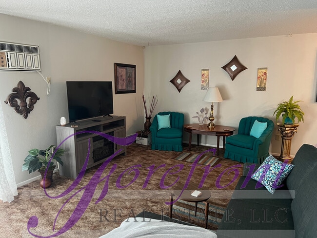 Photo - 4440 S Poplar St