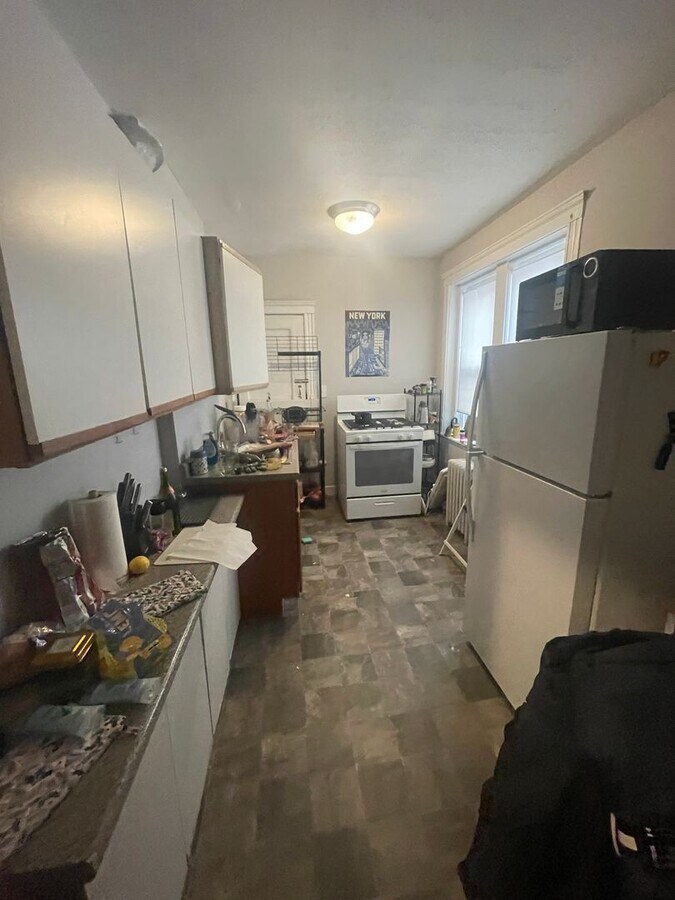 Photo - Very Big Sunny 1 Bed NO FEE Close to Everything Laundry Students ok  JUNE 1