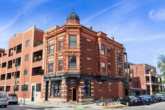 Building Photo - 2900 W Belmont Ave Unit 3