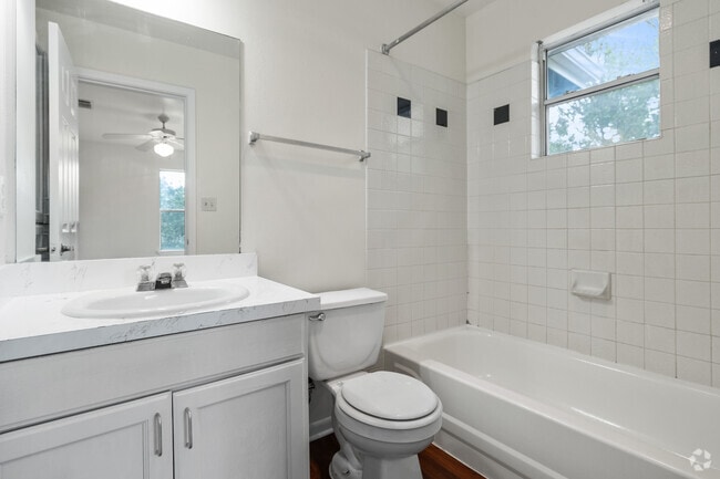 3BR, 2BA - 1,292SF - 1st Bathroom