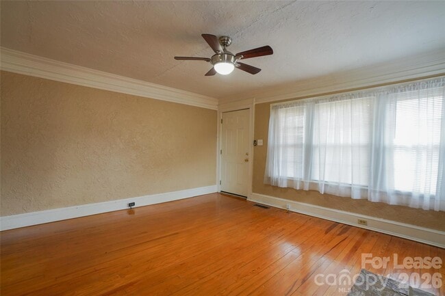 Photo - 303 Devine Ave