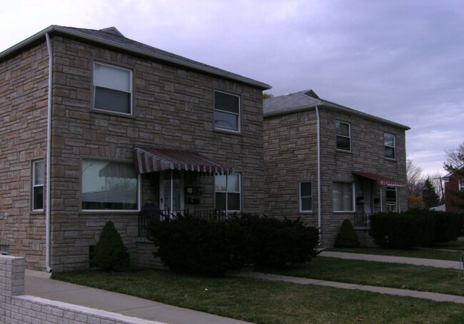 Photo - 24930 W Outer Dr Unit 4