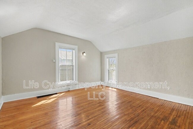 Photo - 329 Charles Ave SE