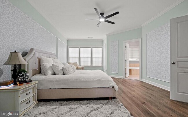 Photo - 7704 Water St