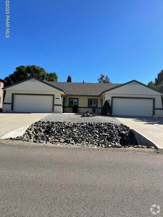 Building Photo - 873 N Old Chisholm Trail Unit A Rental