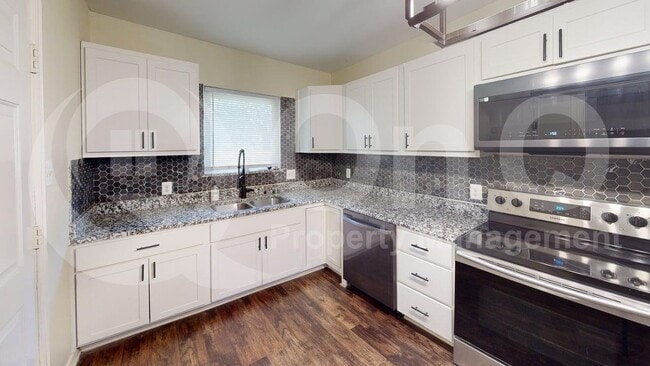 Photo - 1524 Hilltop Dr