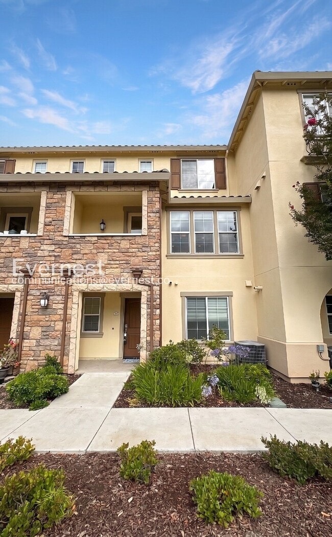 Building Photo - 3-Bed/3.5-Bath Townhome/ Available Soon!