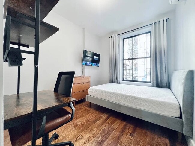 Photo - 325 Putnam Ave Unidad 2L