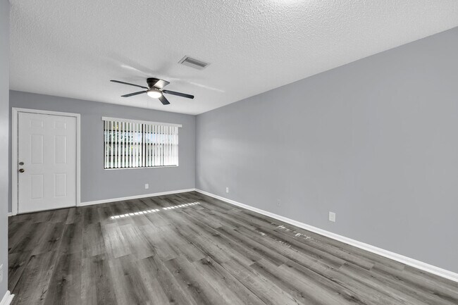 Photo - 1565 W 28th St